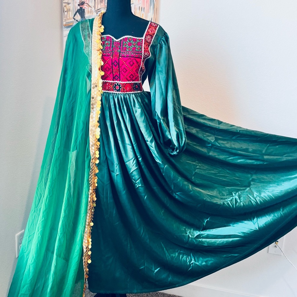 🦚 green satin dress and hand design on the dress size M,S